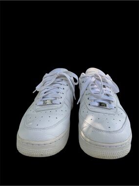 Men's White Low-Top Leather Sneakers with Classic Lace Detail
Love you forever